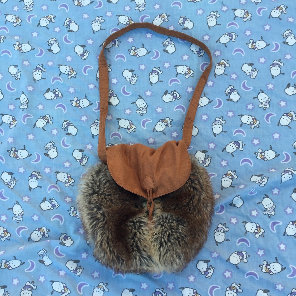 ROUND FAUX FUR PURSE